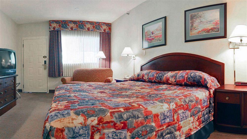 Art Infiniti Hotel Pitt Meadows 외부 사진