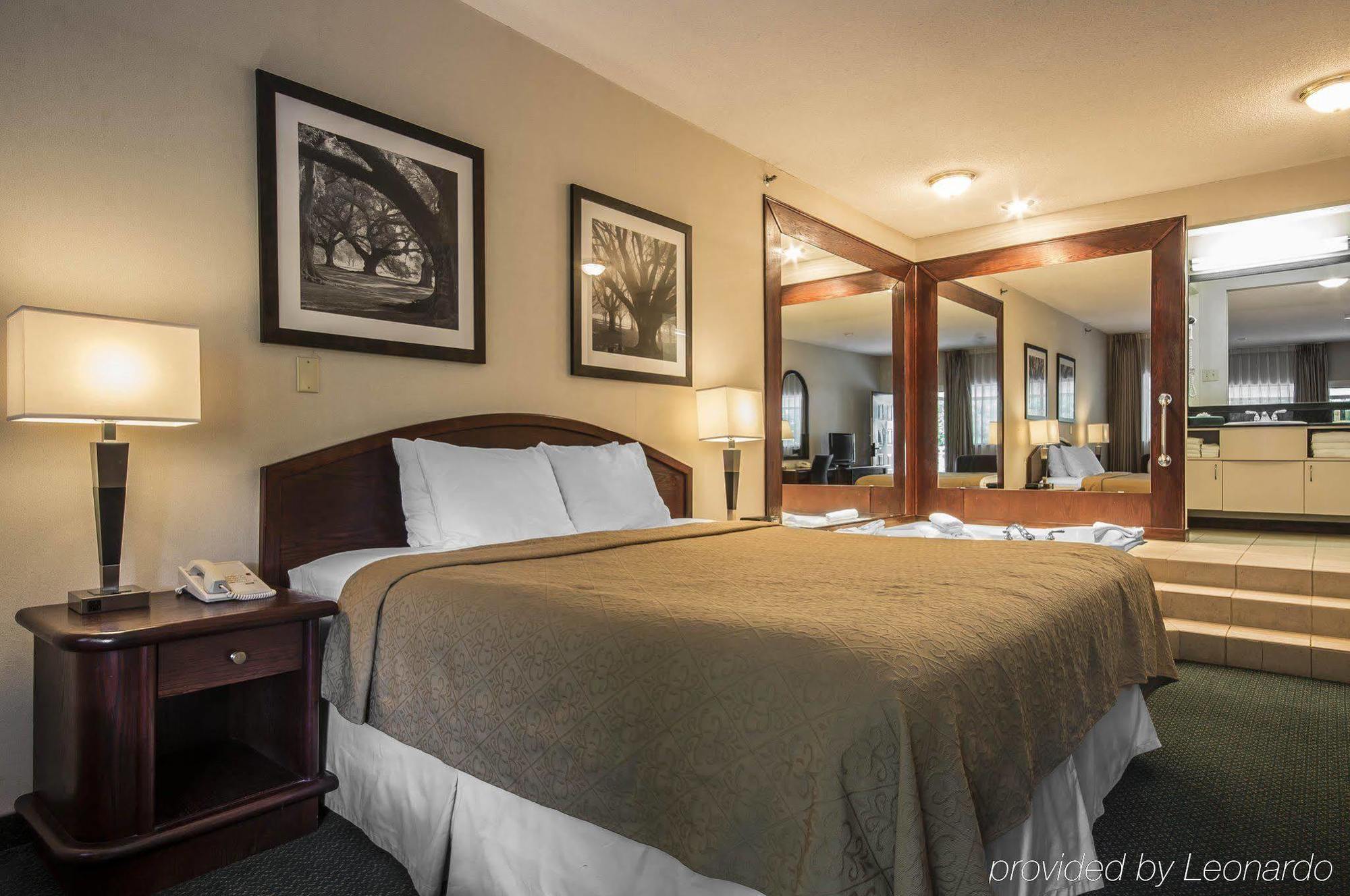Art Infiniti Hotel Pitt Meadows 외부 사진
