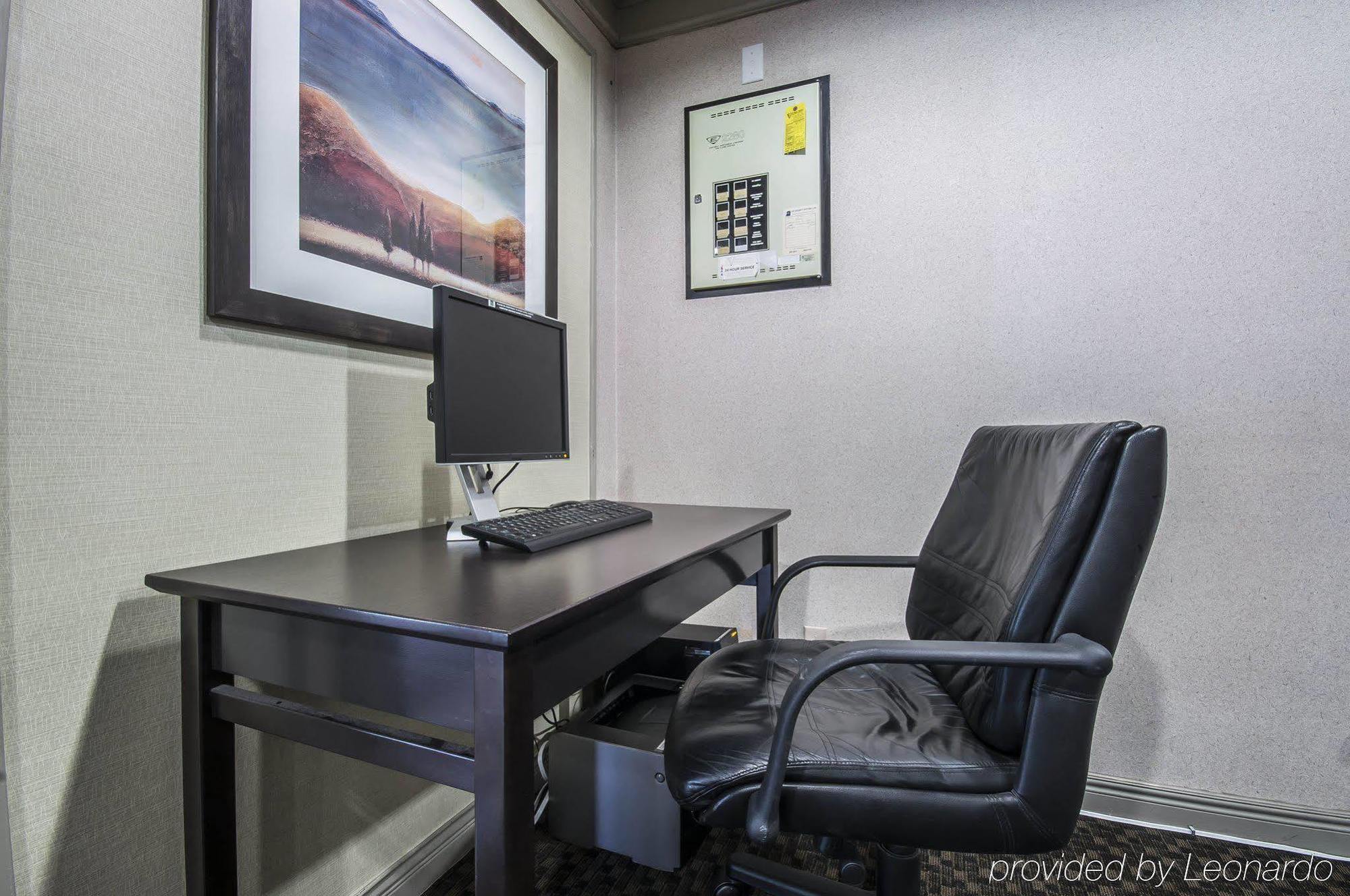 Art Infiniti Hotel Pitt Meadows 외부 사진