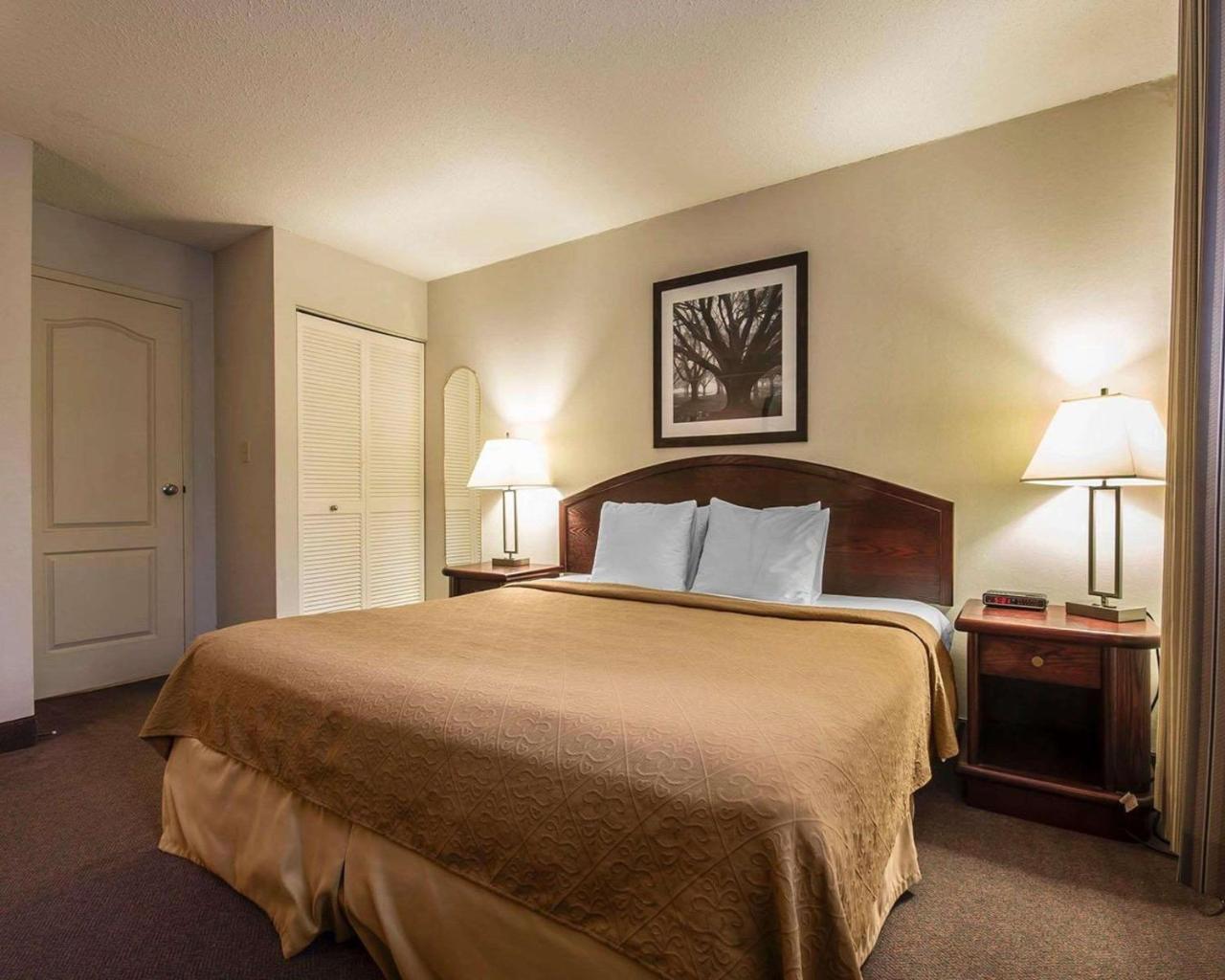 Art Infiniti Hotel Pitt Meadows 외부 사진