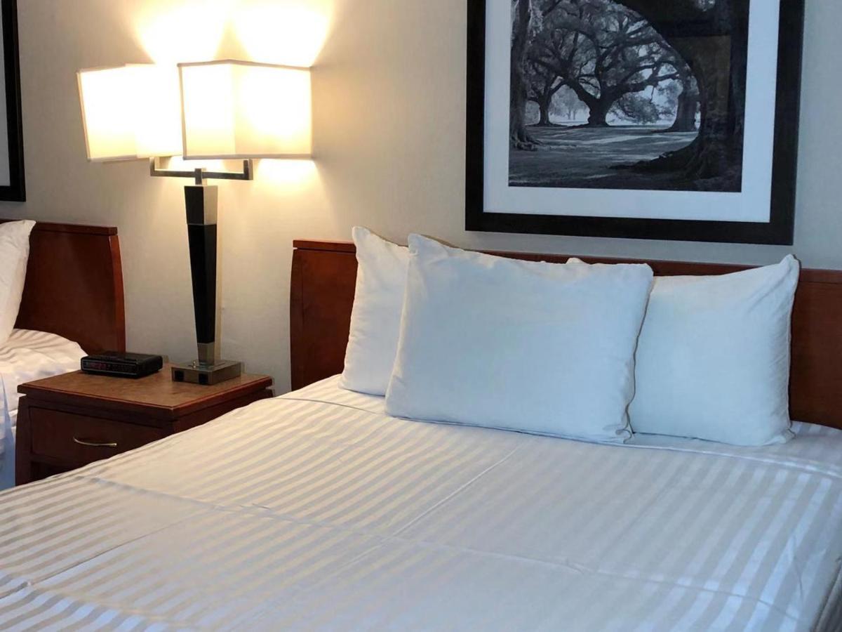 Art Infiniti Hotel Pitt Meadows 외부 사진