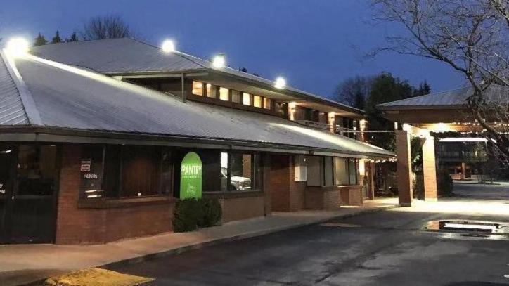 Art Infiniti Hotel Pitt Meadows 외부 사진