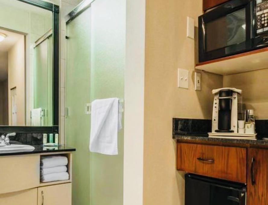 Art Infiniti Hotel Pitt Meadows 외부 사진