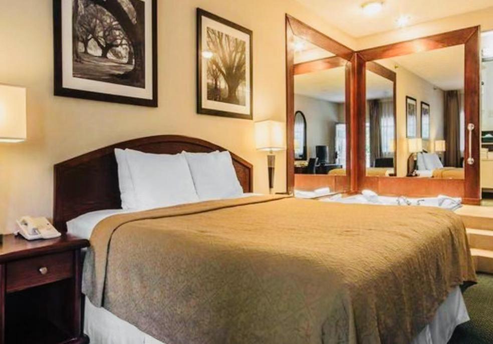 Art Infiniti Hotel Pitt Meadows 외부 사진