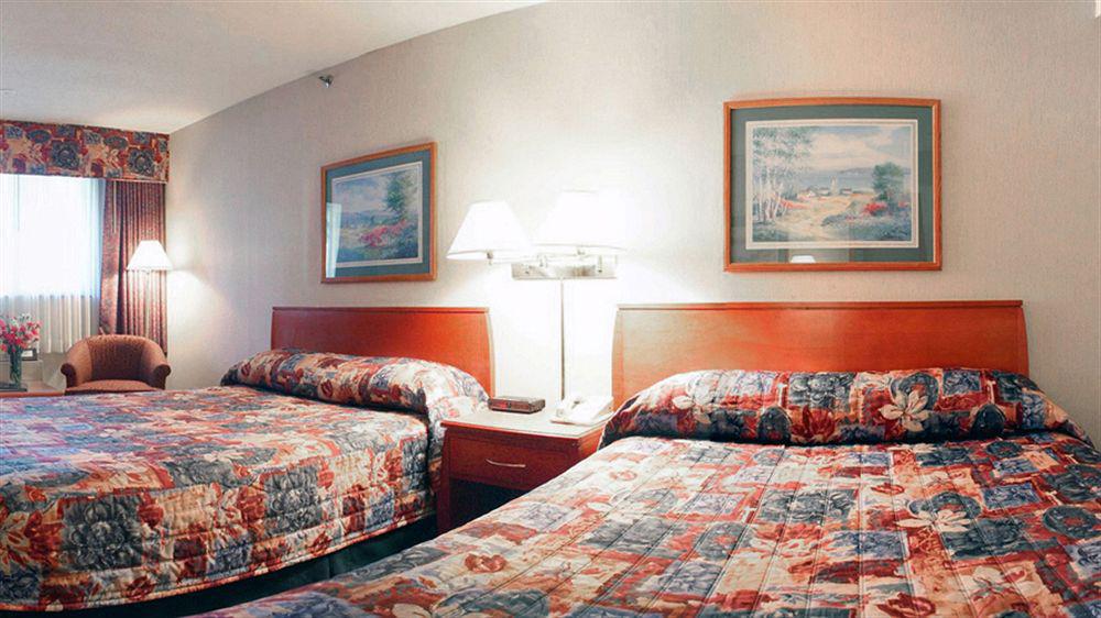 Art Infiniti Hotel Pitt Meadows 외부 사진